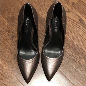 Gray metallic pumps- never worn